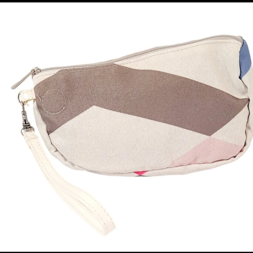 Nike Icon Blazer Wristlet
